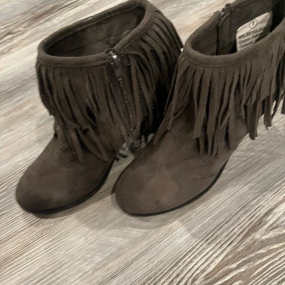 Fringe boot - Picture 3 of 5